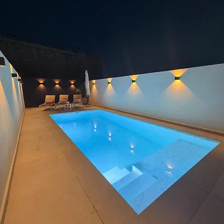 - With Private Pool Apartament Xewkija