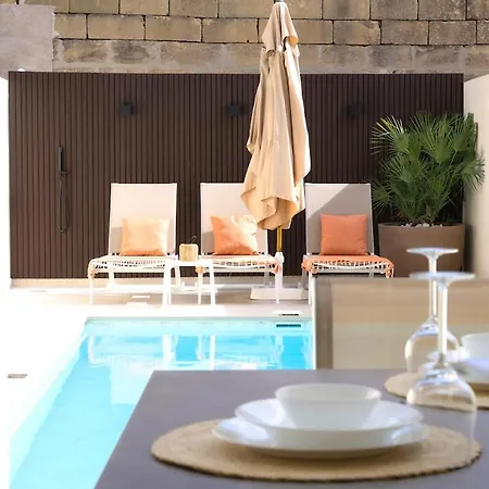 - With Private Pool Apartament Xewkija