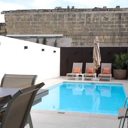 - With Private Pool Apartament Xewkija